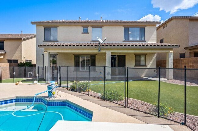 Building Photo - Beautiful 5 Bedroom 3 Bath home