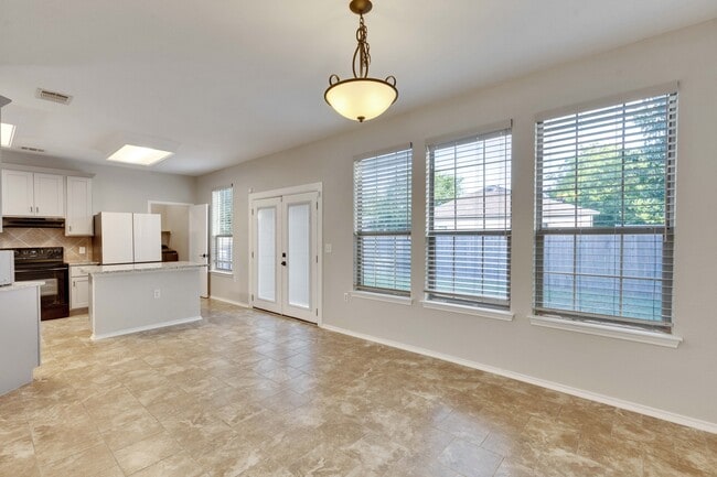 Building Photo - 6305 Roseborough Dr