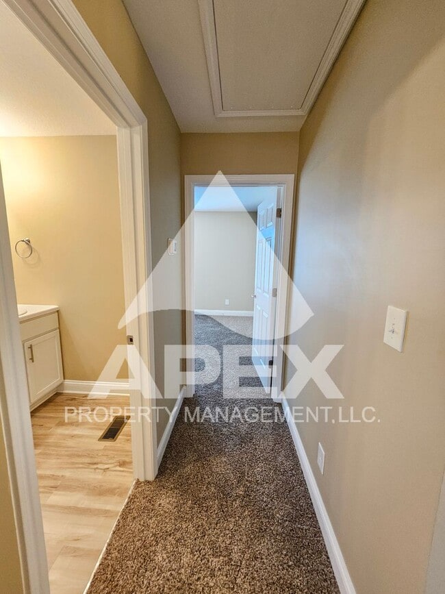 Building Photo - AVALON TOWNHOMES – LIKE NEW - 2 Bd/2.5 Ba Townhome off Topside Road with convenient access to Mar...