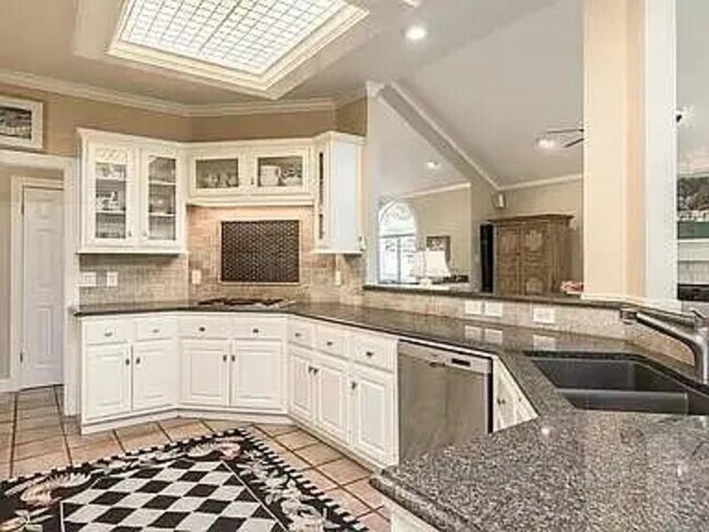 Building Photo - 5607 Courtyard Dr