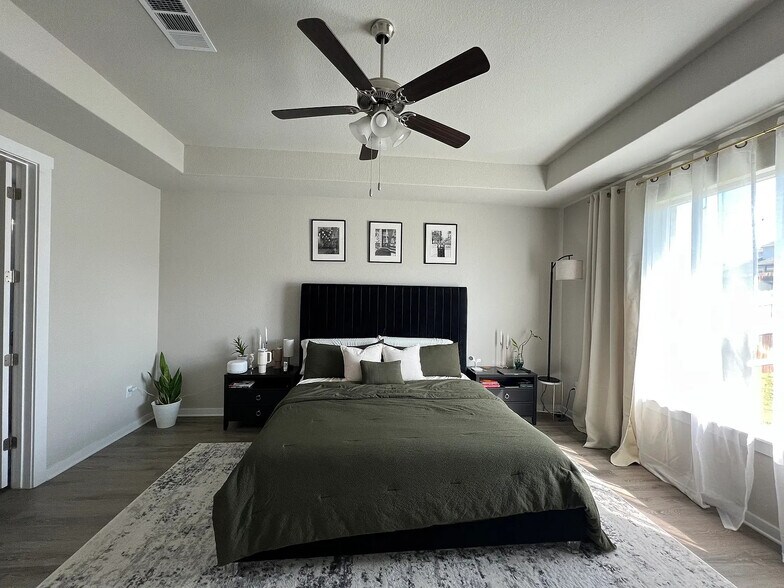 Building Photo - 2024 Wilsons Warbler Dr