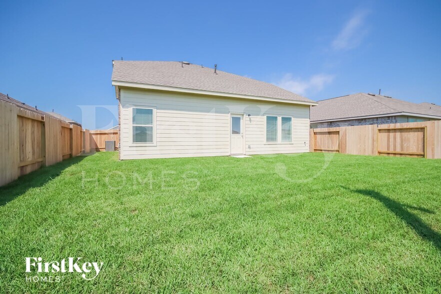Building Photo - 445 Maple Bnd Ln