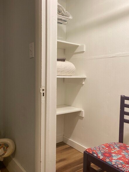 Building Photo - 616 W Mulberry St