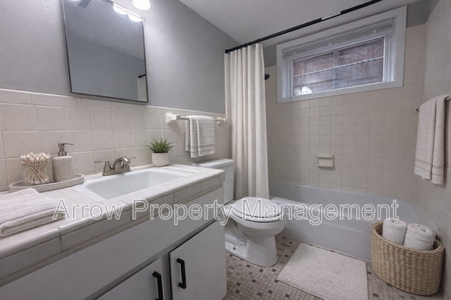 Building Photo - 1621 G St