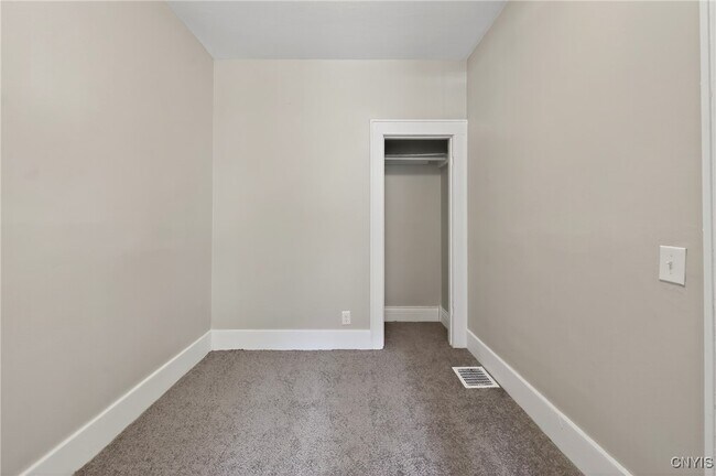 Building Photo - 127 Wall St