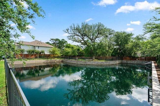 Building Photo - 5003 Lehman Oaks Dr