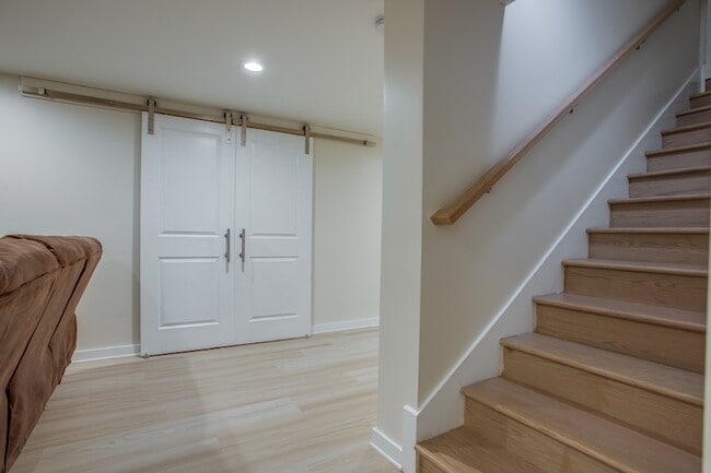 Building Photo - 2929 Emery Dr