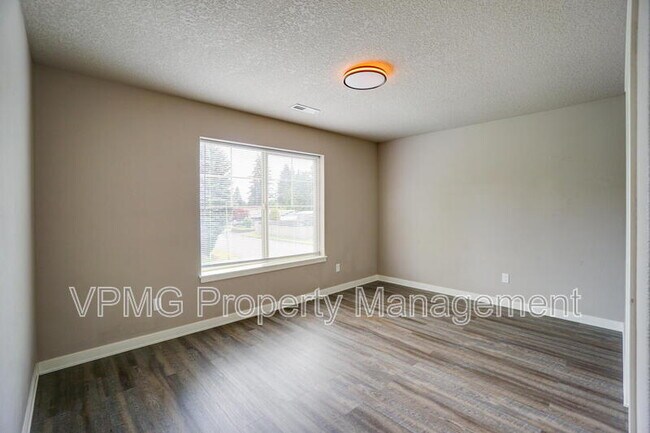 Building Photo - 7510 NE 124th Ave