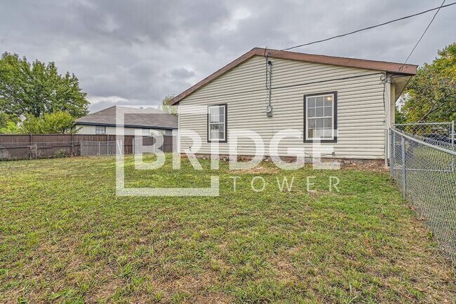 Building Photo - 806 Prairie Creek Dr