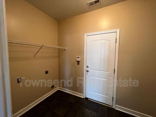 Building Photo - 93 Samuel Nicholas Dr