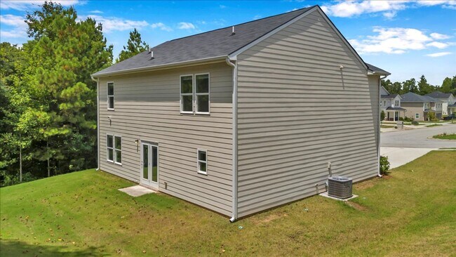 Building Photo - Lake Living