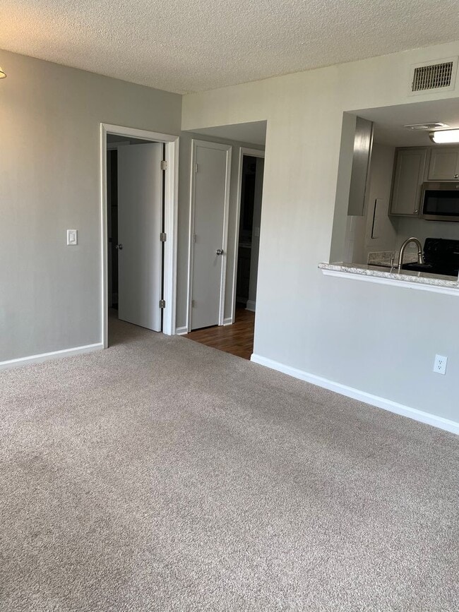 Building Photo - wh305