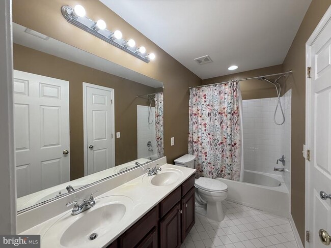 Building Photo - 4228 Lower Park Dr