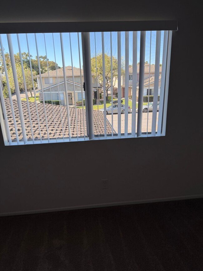 Building Photo - 2-Bedroom, 2 Story Condo, By Beach