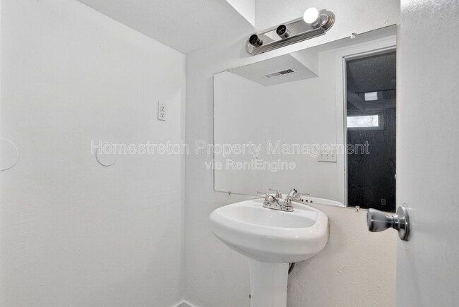 Building Photo - 2515 Valley Brook Dr