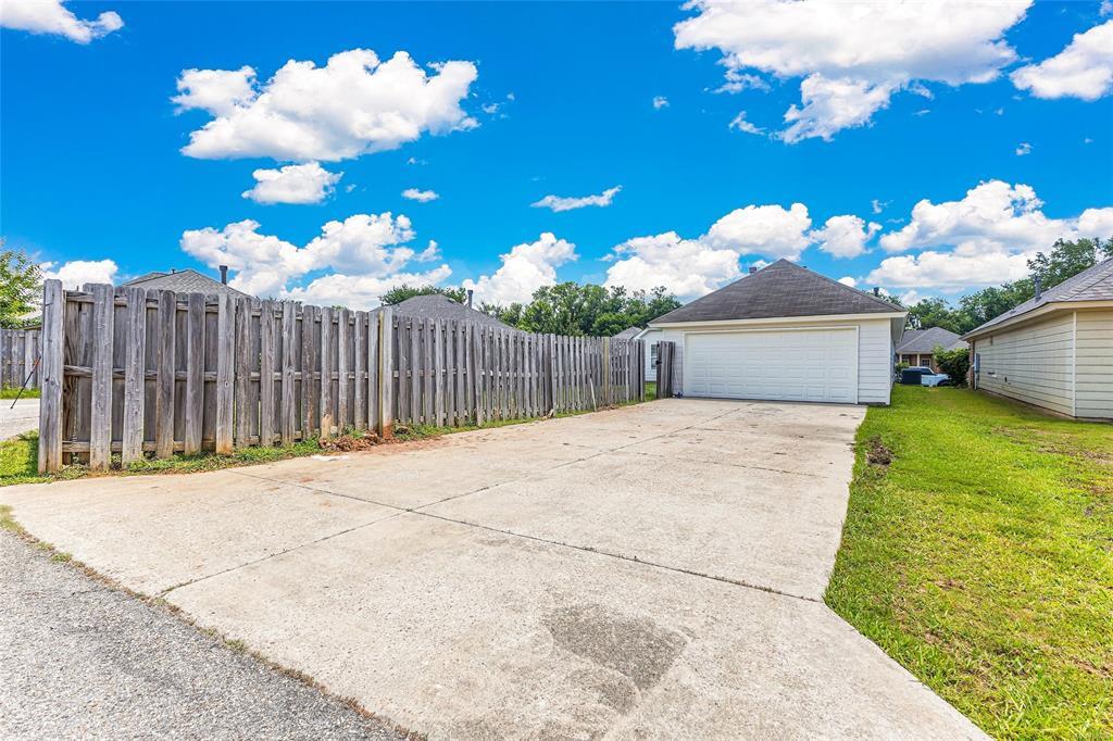 Building Photo - 3925 Claiborne Cir