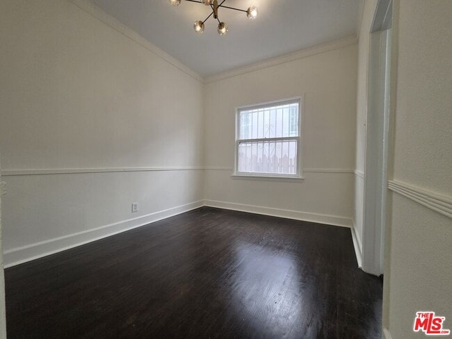 Building Photo - 107 N Sweetzer Ave