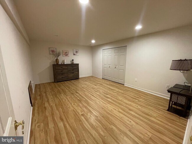 Building Photo - 513 Glenbrook Dr