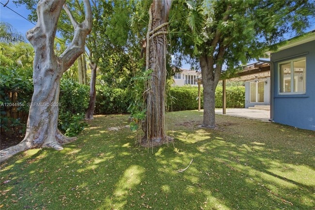 Building Photo - 7220 SW 53rd Ct