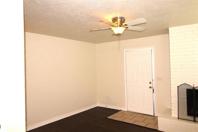 Building Photo - 118 NE 12th St