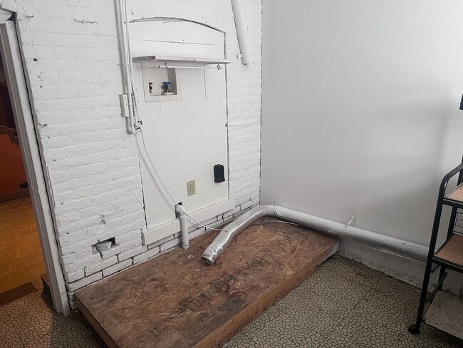 Building Photo - 2 Bedroom Home in Lancaster City
