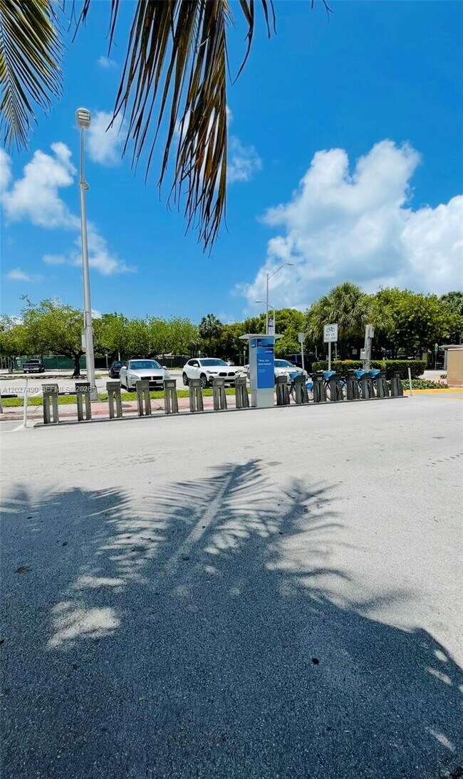 Building Photo - 7832 Collins Ave