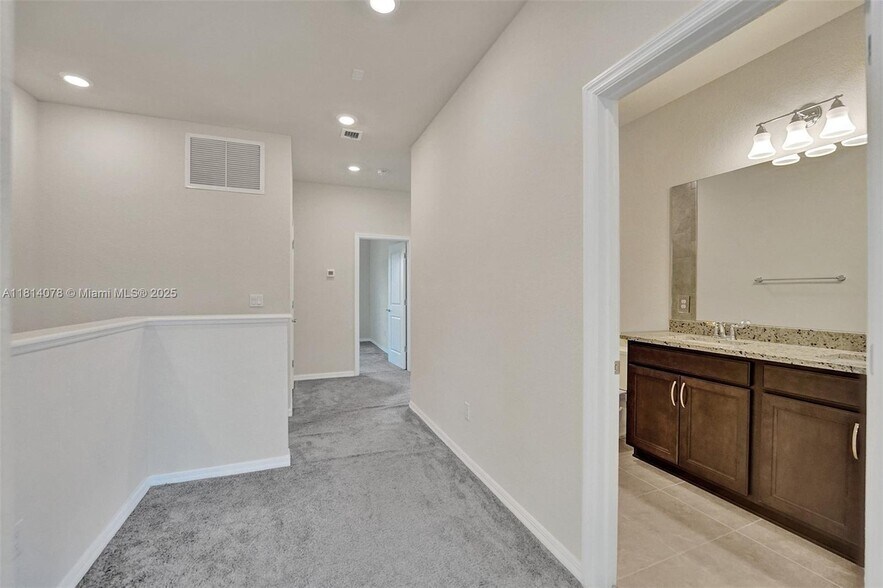 Building Photo - 4764 Eucalyptus Dr
