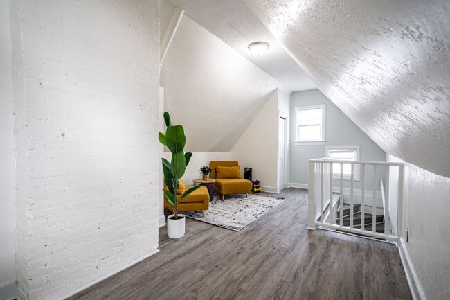 Building Photo - 3Bdrm w/ Den  **FREE JULY RENT