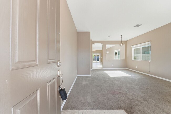 Building Photo - Ironwood Crossing Gem! 3 Bed + Den, Open Layout & Resort Amenities