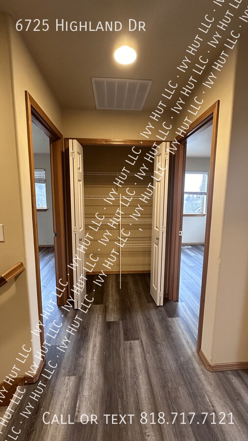 Building Photo - 6725 Highland Dr