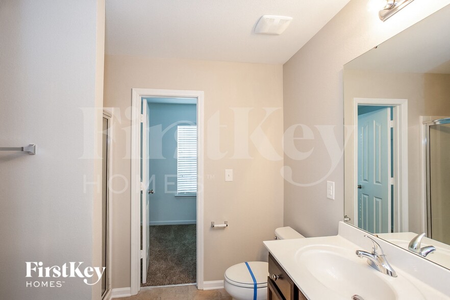 Building Photo - 4924 Abercromby St