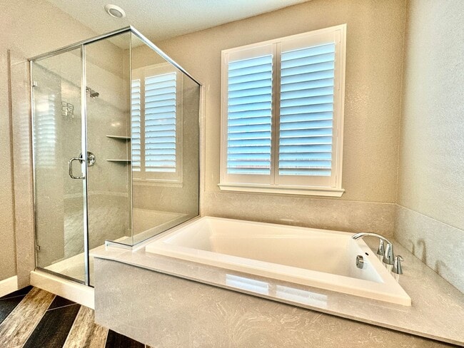 Building Photo - 5 YEARS NEW,  FORMER MODEL HOME BUILT BY LENNAR HOMES, 4 BED, 2.5 BATH, 2 CAR GARAGE