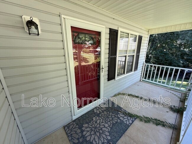 Building Photo - 8006 Maxwelton Dr