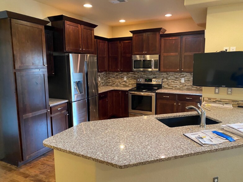 Building Photo - 5851 Dripping Rock Ln