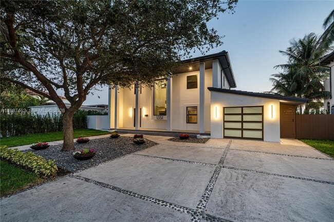 Building Photo - 1351 Bay Terrace