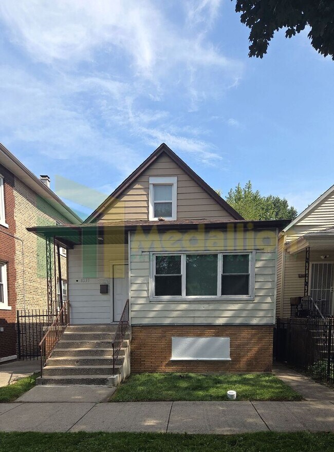 Primary Photo - Spacious 3-Bedroom Home with Modern Update...