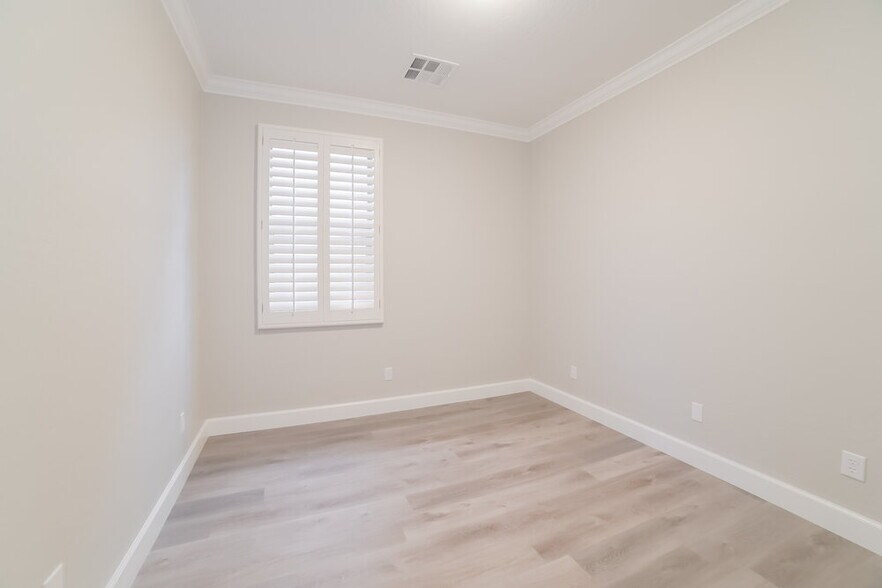 Building Photo - 7222 W Alta Vista Rd