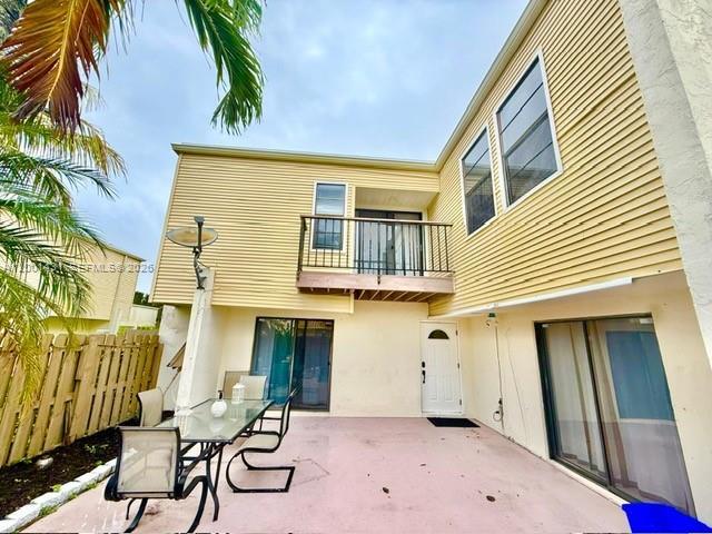 Building Photo - 1569 Shaker Cir