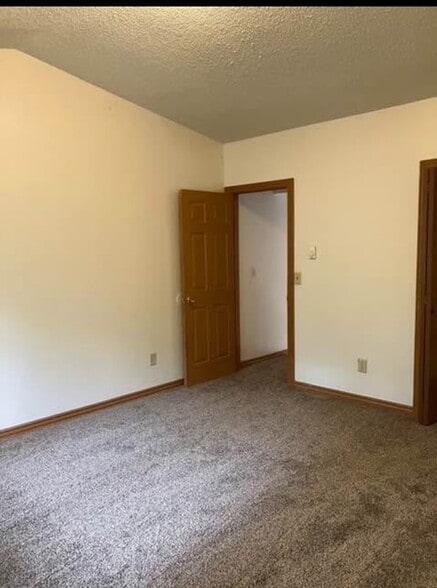 2nd bedroom - 131 Wellington St