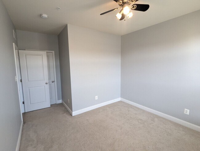 Building Photo - Ground level (two story) Condo in Westview South Community available early April!