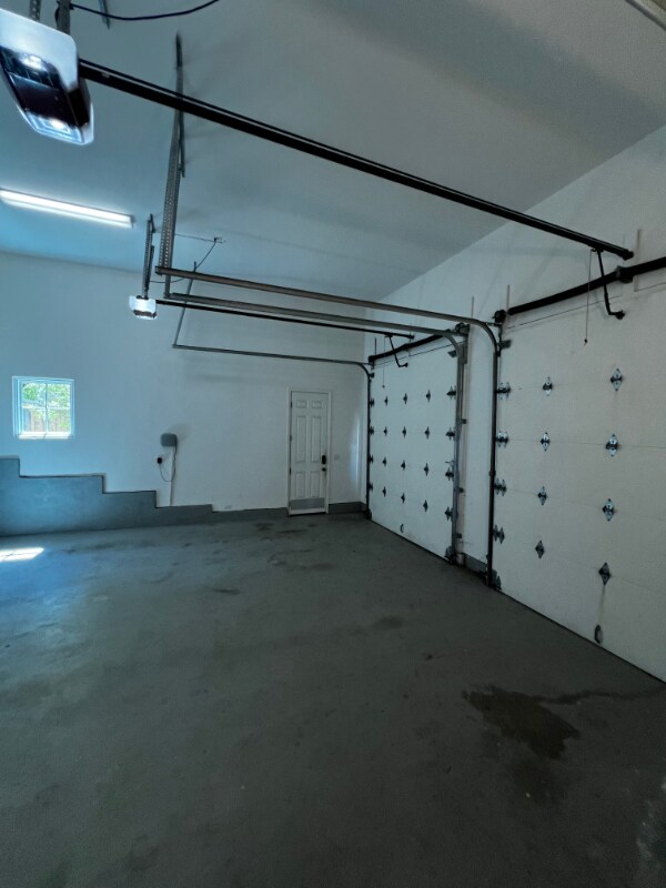 Building Photo - 6 Whiting Ct