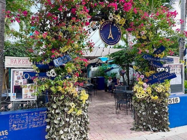 Building Photo - 301 S Palmway