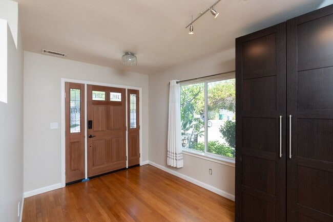 Building Photo - 3 Bedroom Home with Solar in Bay Park