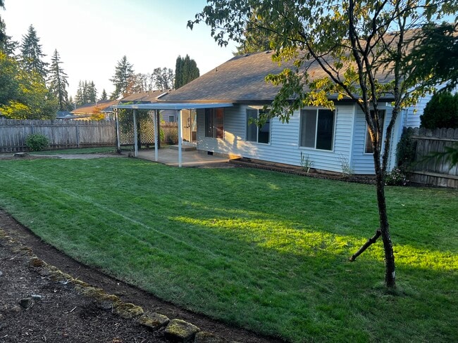 Building Photo - 15016 Saint Andrews Dr