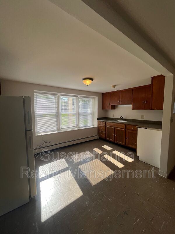 Building Photo - 1051 Henn Ave