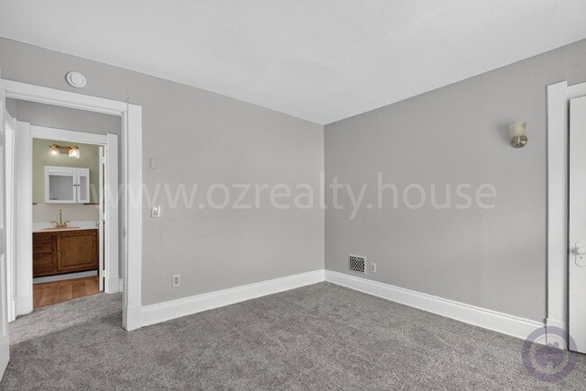 Building Photo - 1023 Shadowlawn Dr