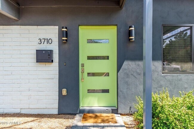 Building Photo - 3710 E Altadena Ave