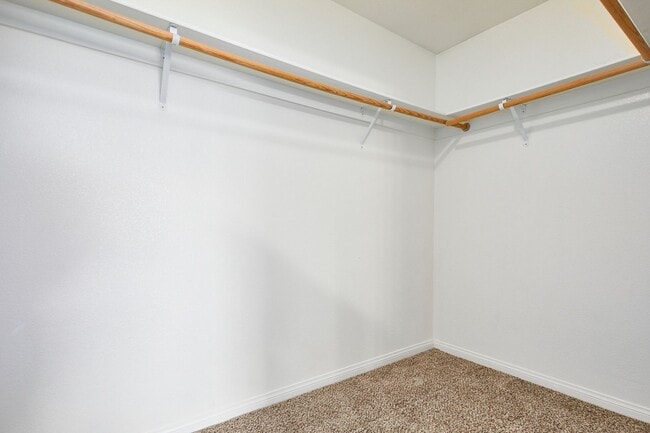 Building Photo - 3 BEDROOM BARSTOW HOME