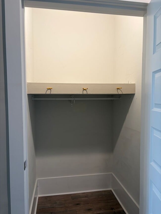 Building Photo - Midtown Townhouse