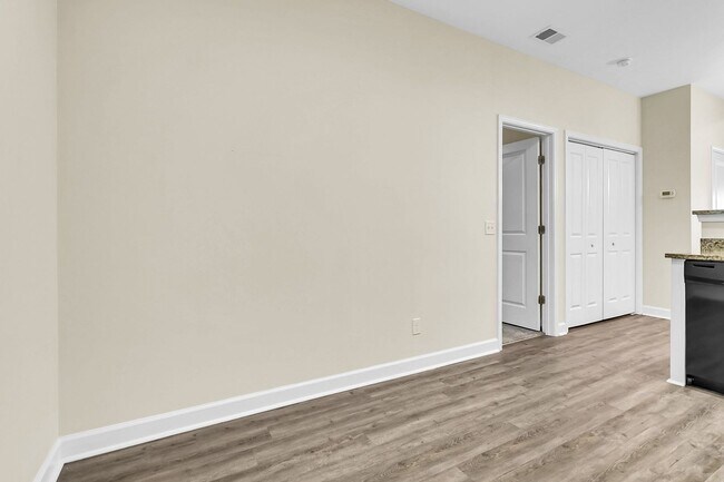 Building Photo - Beautiful FOUR bedroom townhome in Goose Creek!